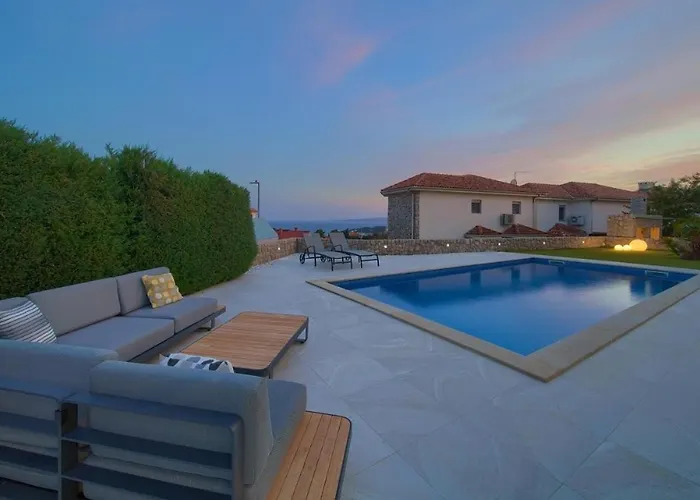 Luxury With A Swimming Pool Krk - 23992 别墅 *