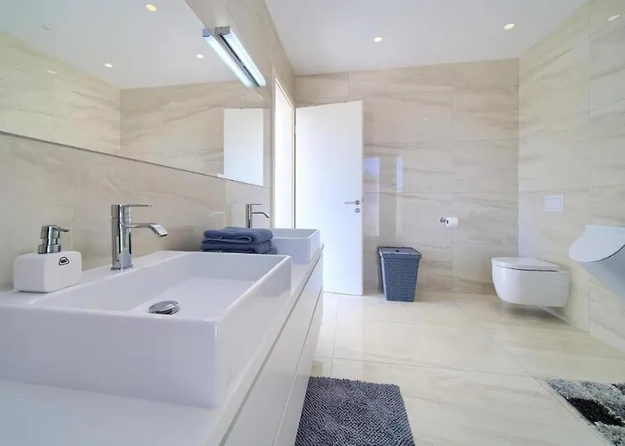 فيلة Luxury With A Swimming Pool Krk - 23992 كرك