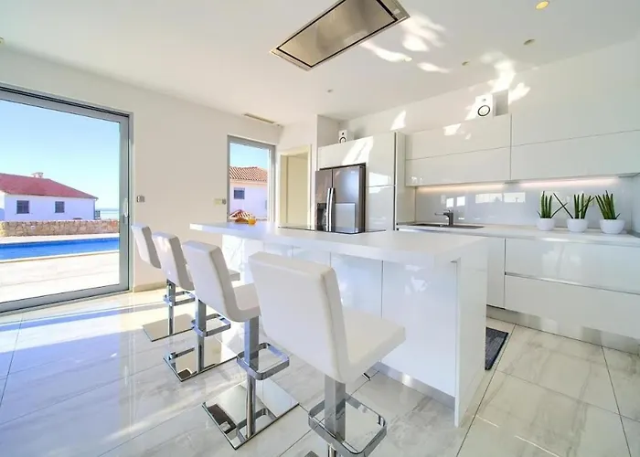 Luxury With A Swimming Pool Krk - 23992 克尔克