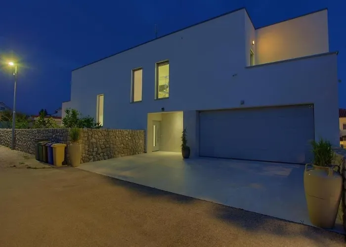 Luxury With A Swimming Pool Krk - 23992 别墅 克尔克