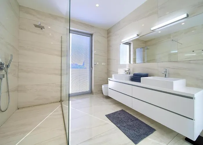 فيلة Luxury With A Swimming Pool Krk - 23992 كرك