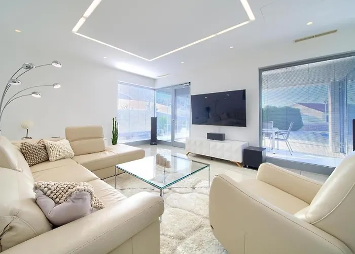 别墅 Luxury With A Swimming Pool Krk - 23992