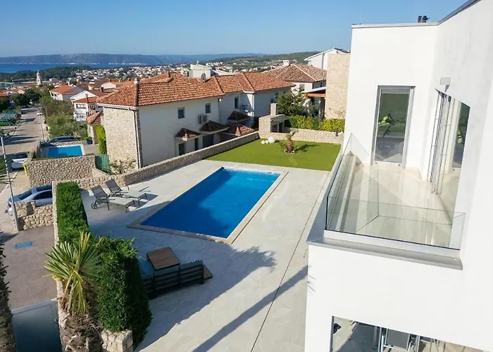 Luxury With A Swimming Pool Krk - 23992 别墅 *