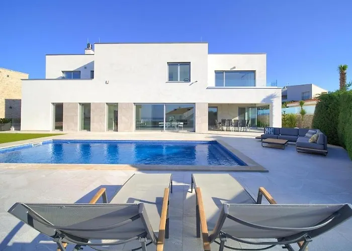 Luxury With A Swimming Pool Krk - 23992 * 克尔克