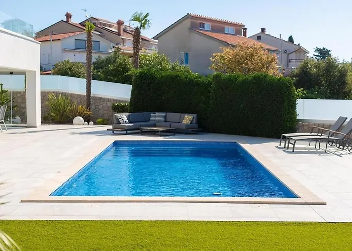 Luxury With A Swimming Pool Krk - 23992 别墅 *