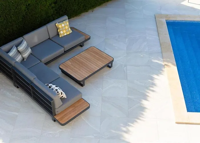 Luxury With A Swimming Pool Krk - 23992 别墅 *